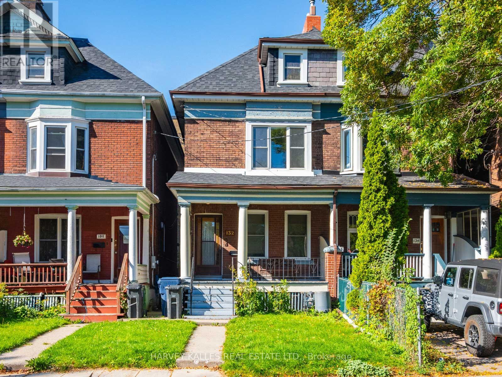132 CLOSE AVENUE, Toronto, Ontario