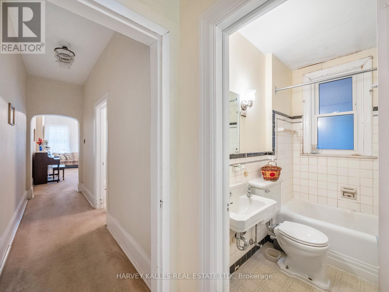 132 Close Avenue, Toronto, Ontario  M6K 2V5 - Photo 20 - W12524112