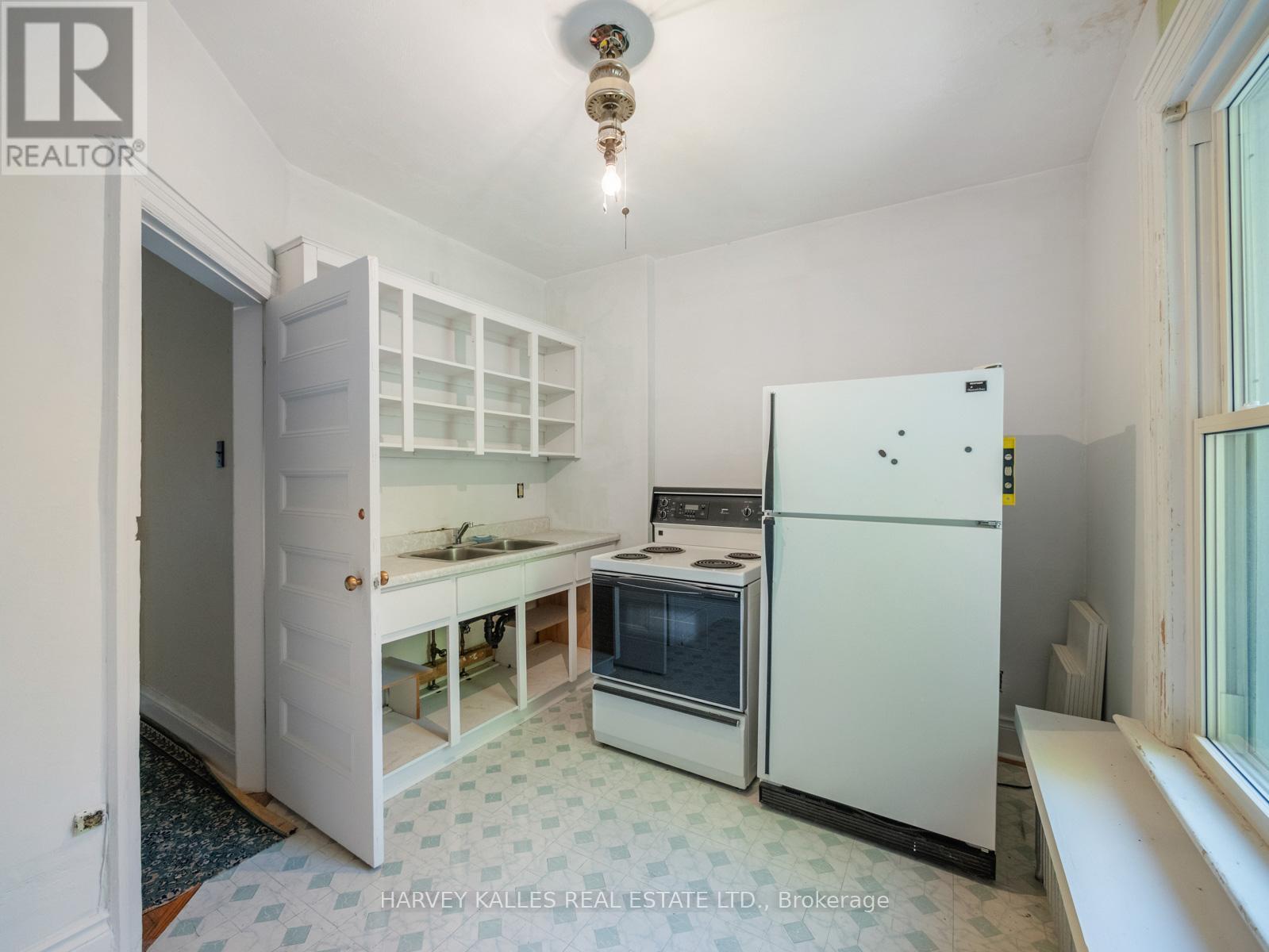 132 Close Avenue, Toronto, Ontario  M6K 2V5 - Photo 31 - W12524112