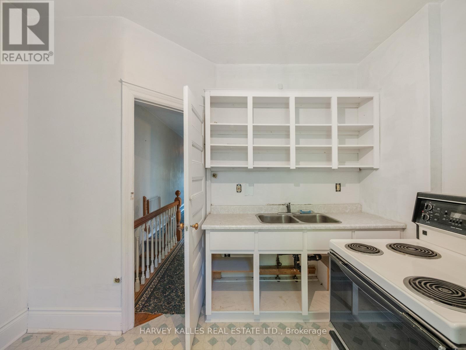 132 Close Avenue, Toronto, Ontario  M6K 2V5 - Photo 32 - W12524112