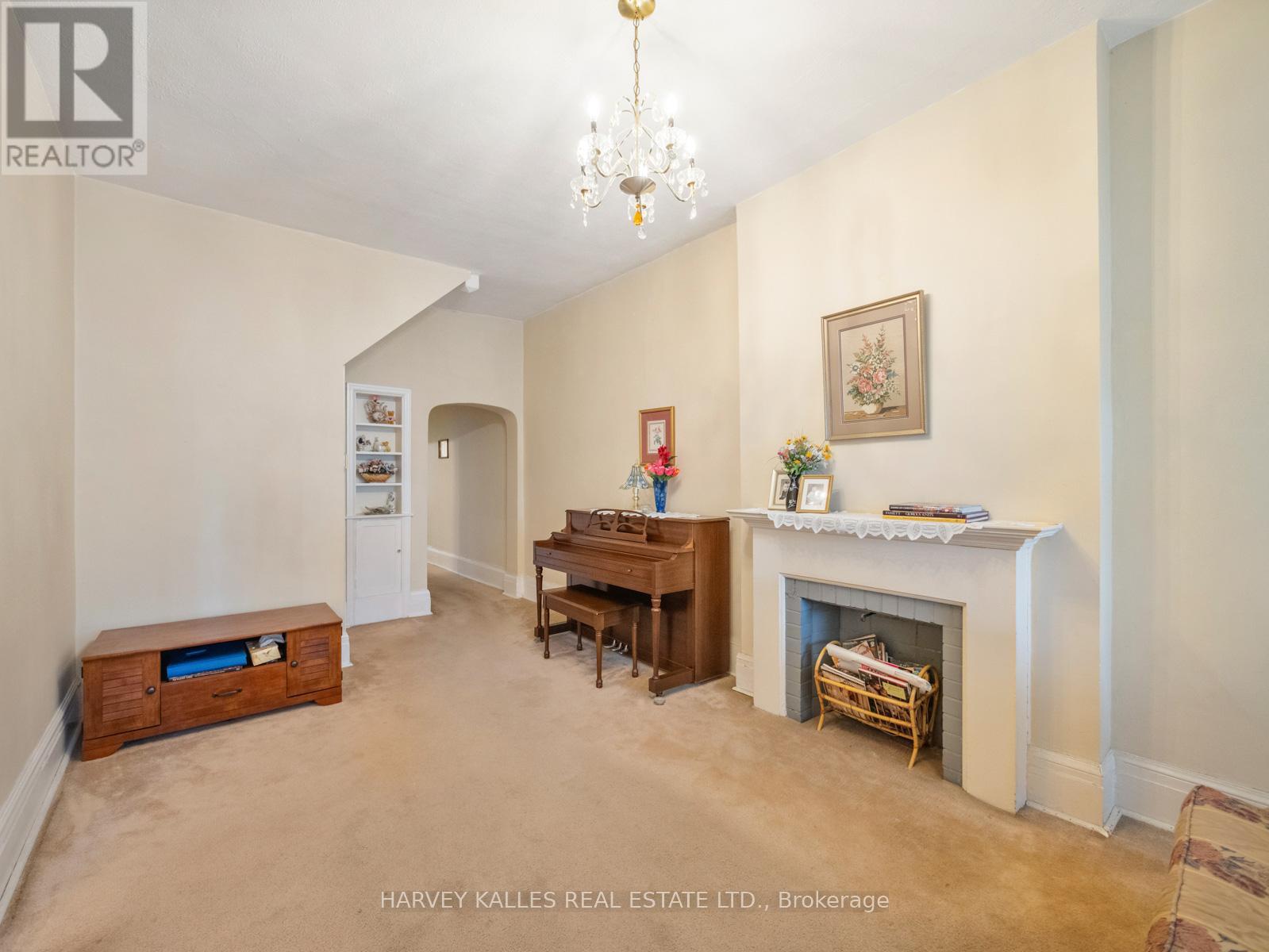 132 Close Avenue, Toronto, Ontario  M6K 2V5 - Photo 8 - W12524112