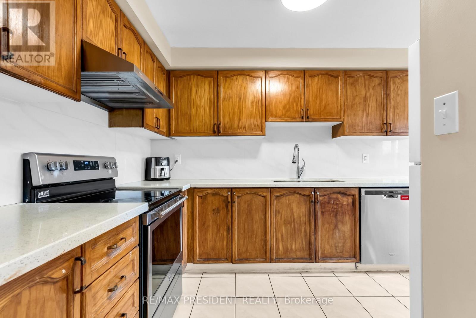 3152 Angel Pass Drive Drive, Mississauga, Ontario  L5M 7R5 - Photo 19 - W12524114