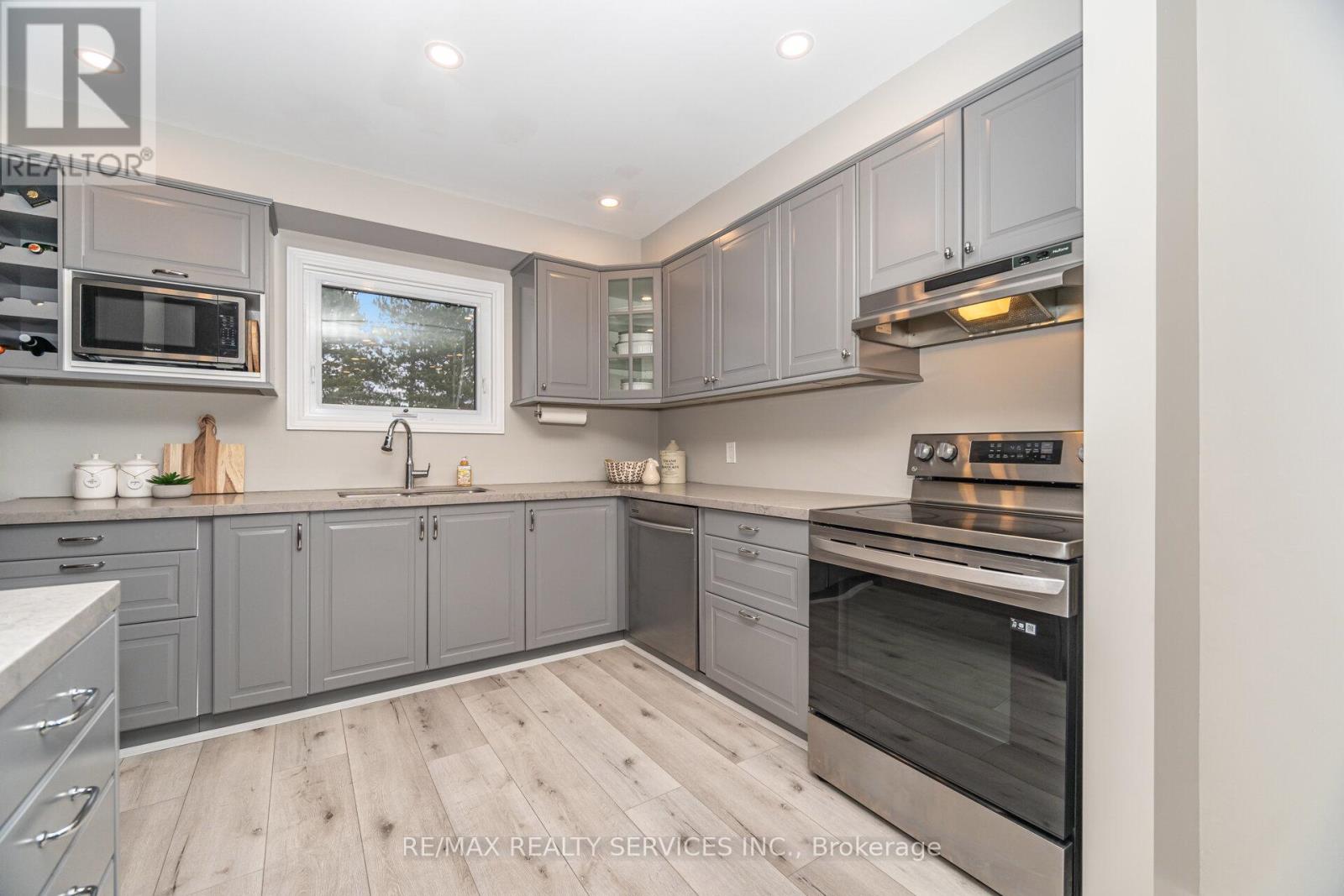 25 Deer Valley Drive, Caledon, Ontario L7E 2E3 - Photo 16 - W12524142