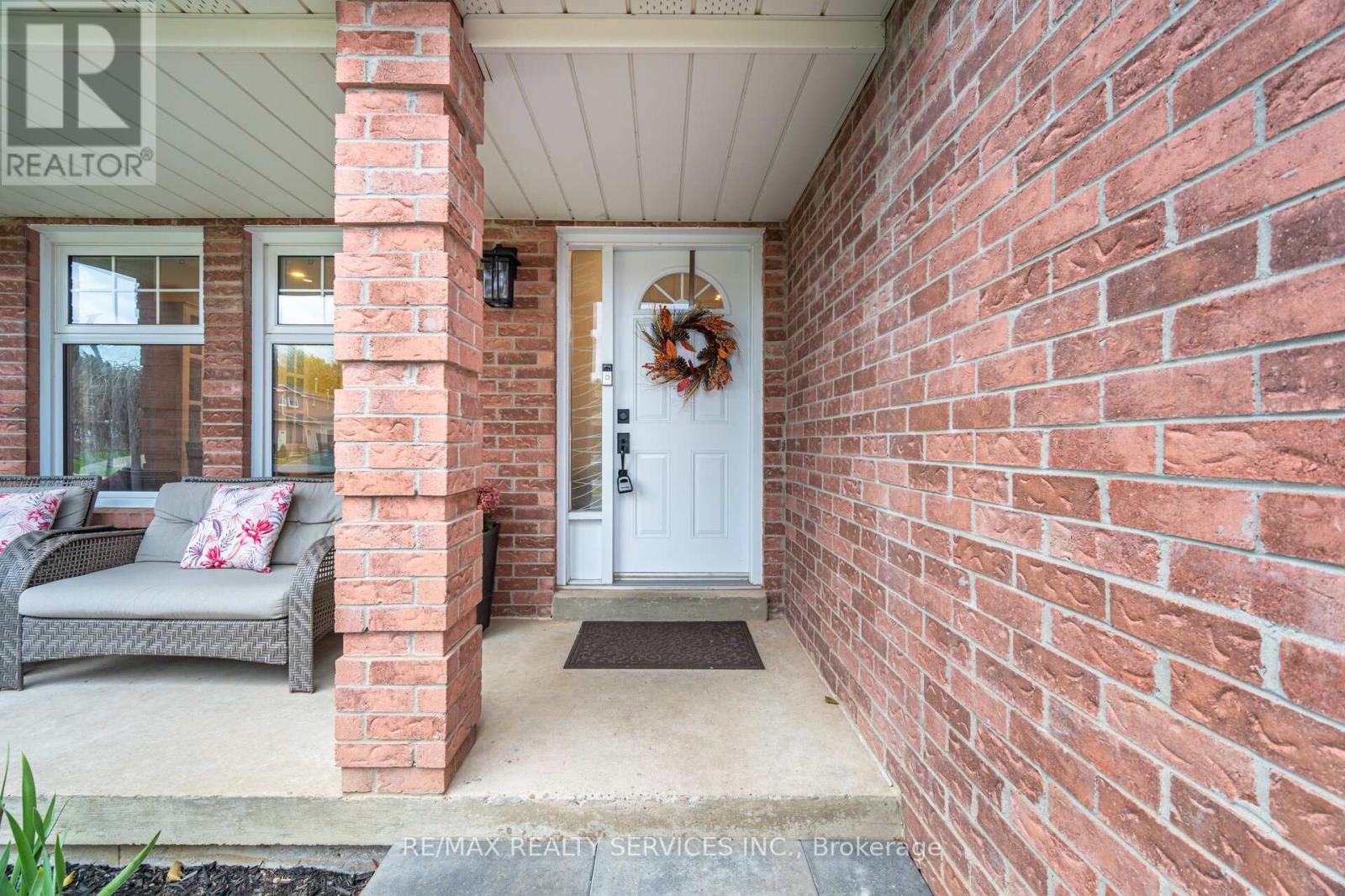 25 Deer Valley Drive, Caledon, Ontario L7E 2E3 - Photo 4 - W12524142