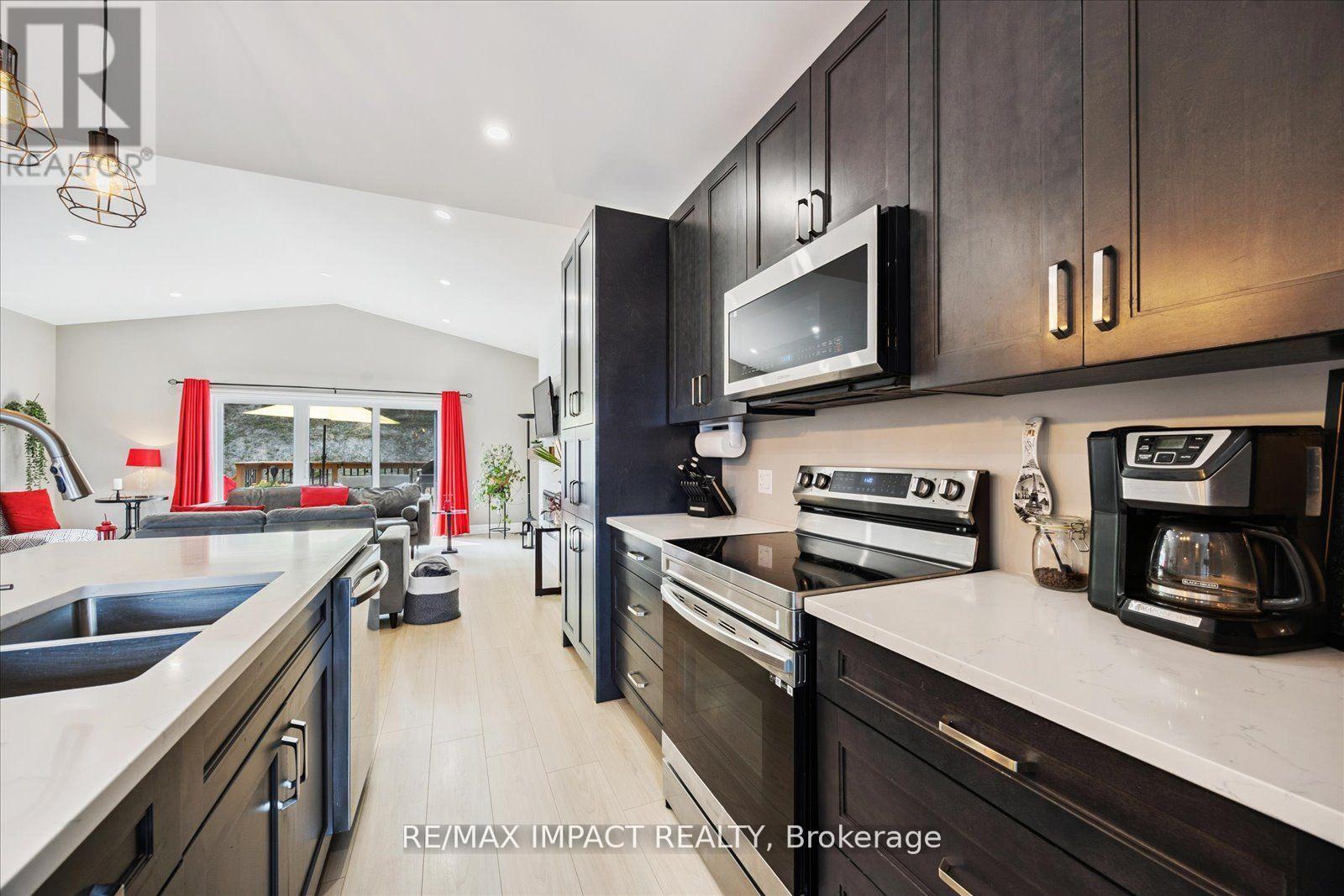 53 Meagan Lane, Quinte West, Ontario K0K 2C0 - Photo 13 - X12524154