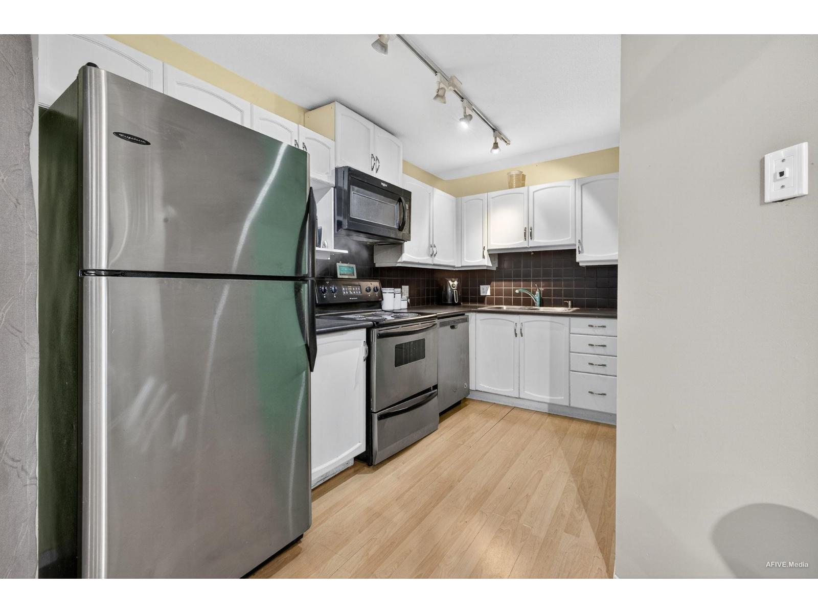 307 2958 Trethewey Street, Abbotsford, British Columbia  V2T 6P6 - Photo 2 - R3065763