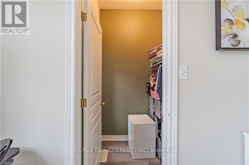 11 Irongate Drive, Brant, Ontario N3L 4G4 - Photo 16 - X12523948