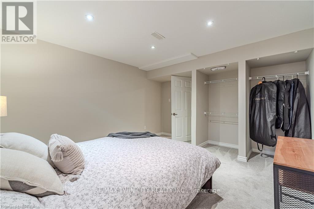 11 Irongate Drive, Brant, Ontario N3L 4G4 - Photo 18 - X12523948