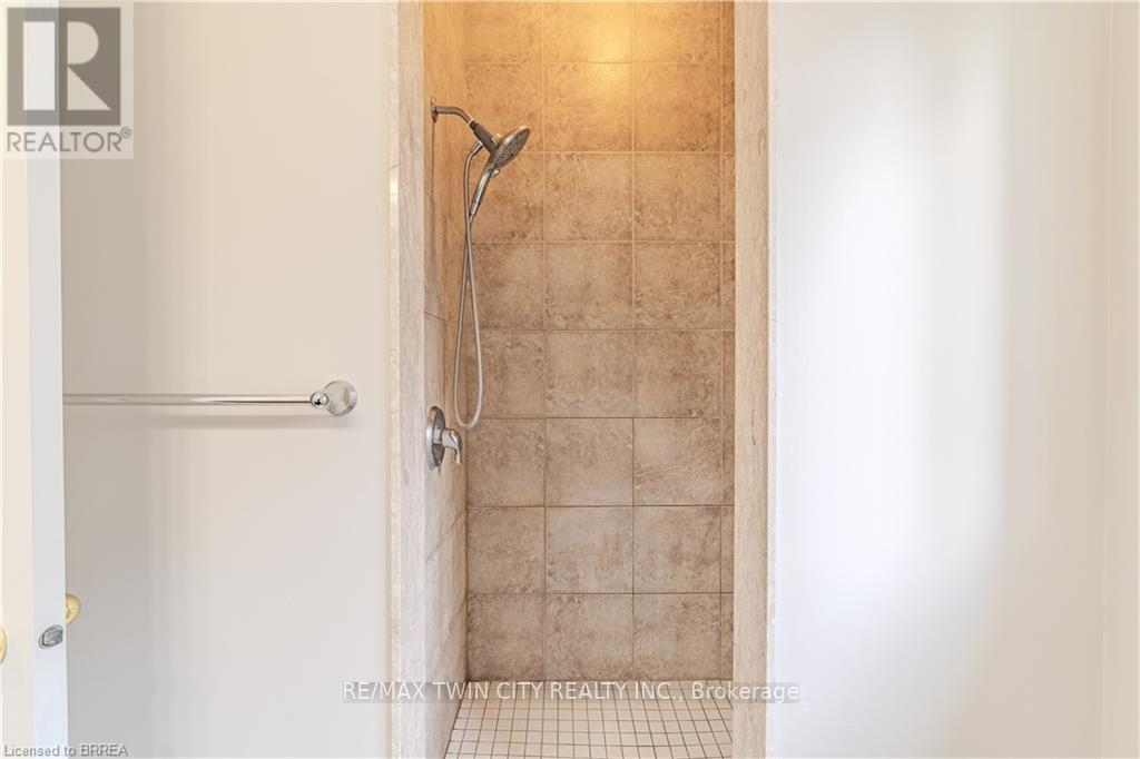 11 Irongate Drive, Brant, Ontario N3L 4G4 - Photo 21 - X12523948