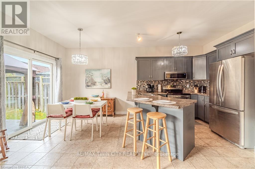 11 Irongate Drive, Brant, Ontario N3L 4G4 - Photo 5 - X12523948