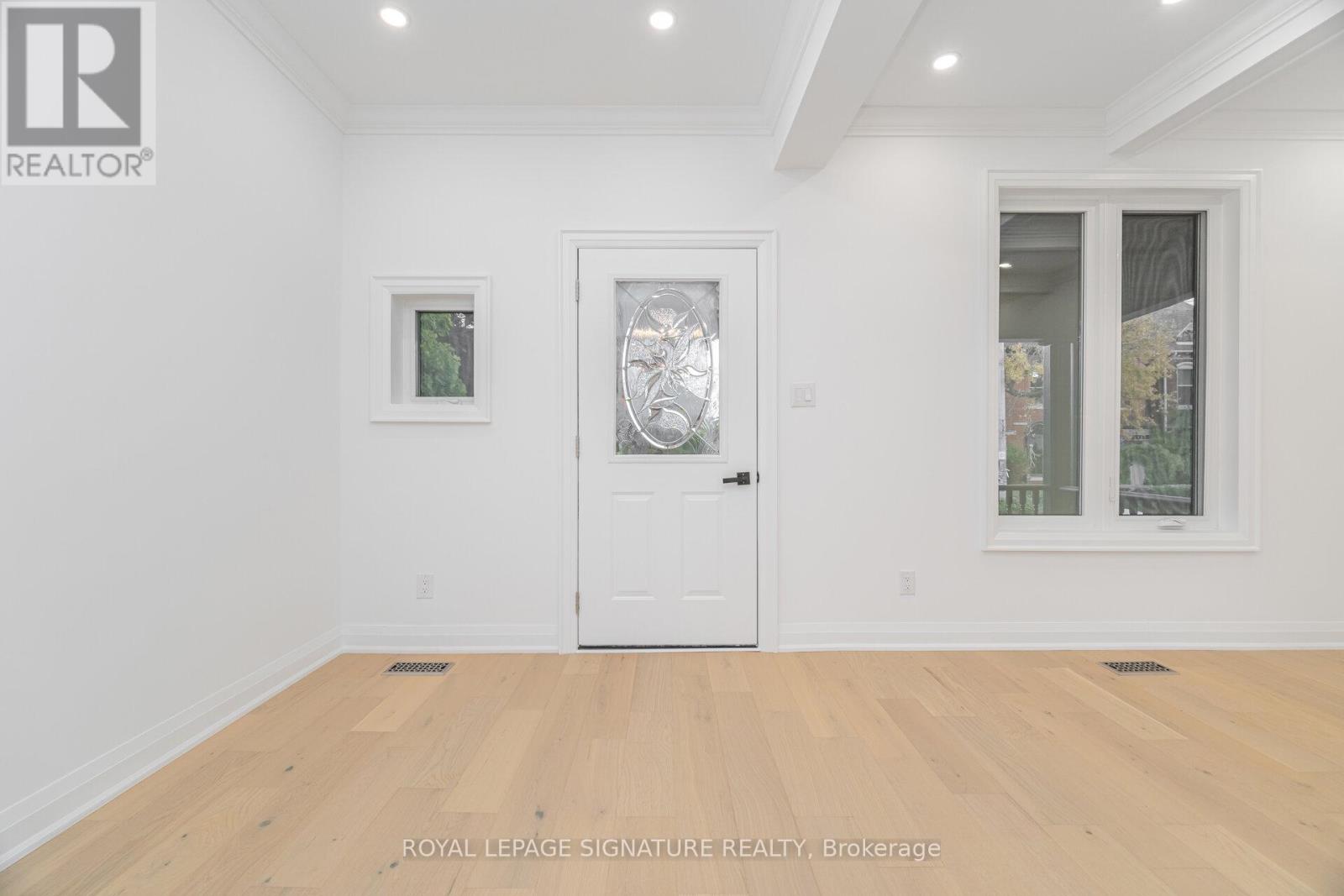 285 Charlton Avenue W, Hamilton, Ontario  L8P 2E4 - Photo 3 - X12524064