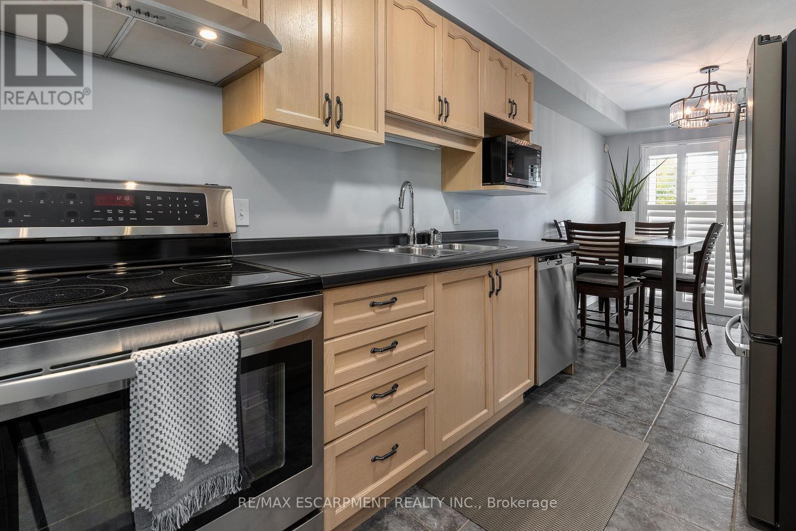 10 - 1523 Upper Gage Avenue, Hamilton, Ontario  L8W 1E6 - Photo 6 - X12524084