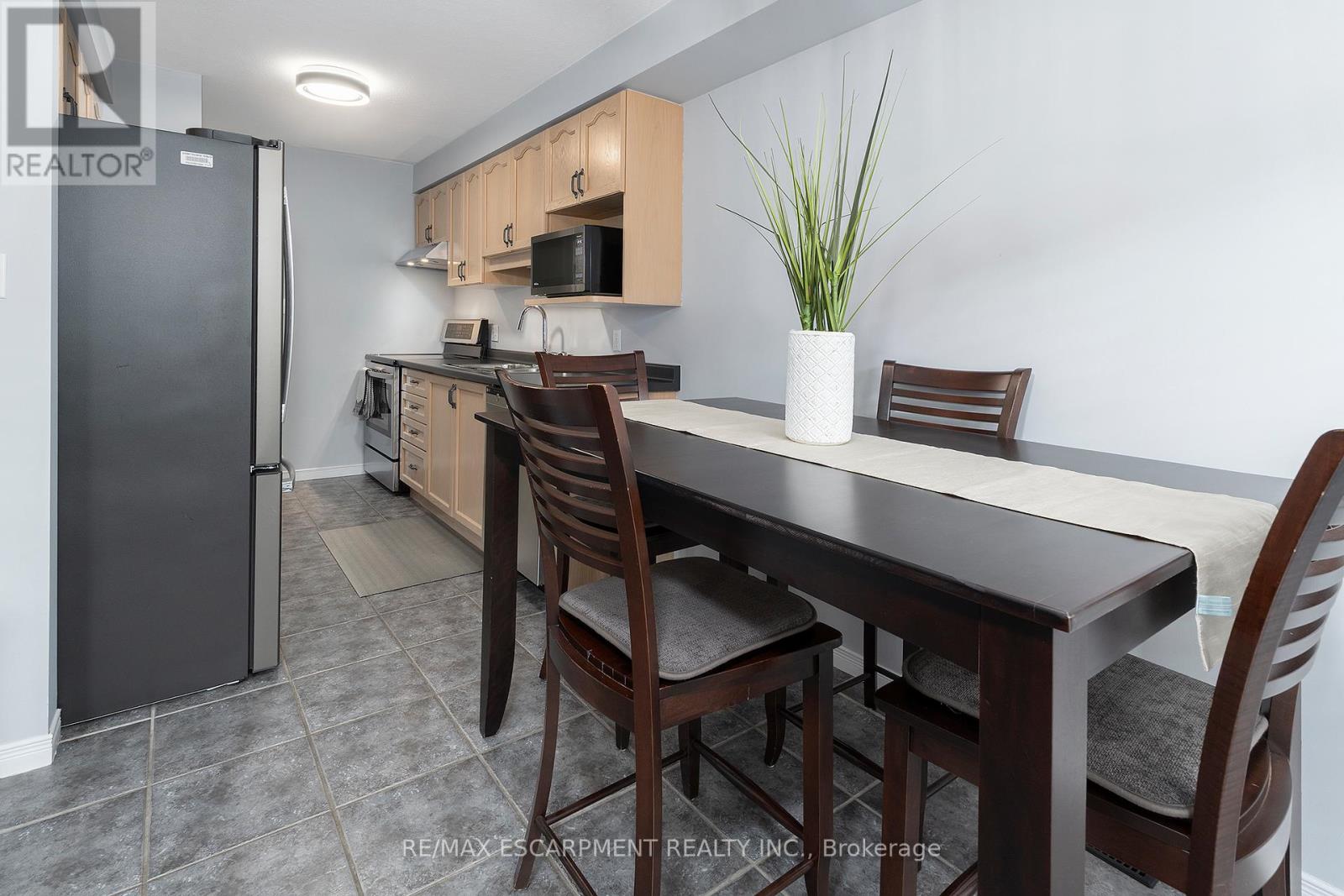 10 - 1523 Upper Gage Avenue, Hamilton, Ontario  L8W 1E6 - Photo 7 - X12524084