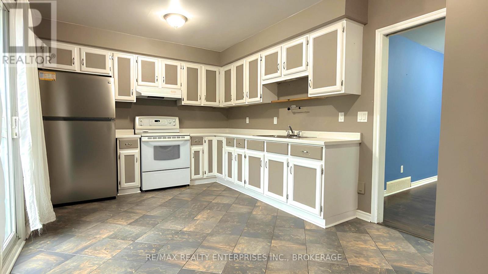 22 Ravine Road, St. Catharines, Ontario L2P 3A7 - Photo 7 - X12524210