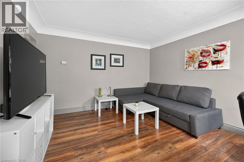 49 East 33rd Street, Hamilton, Ontario  L8V 3S9 - Photo 9 - 40786757