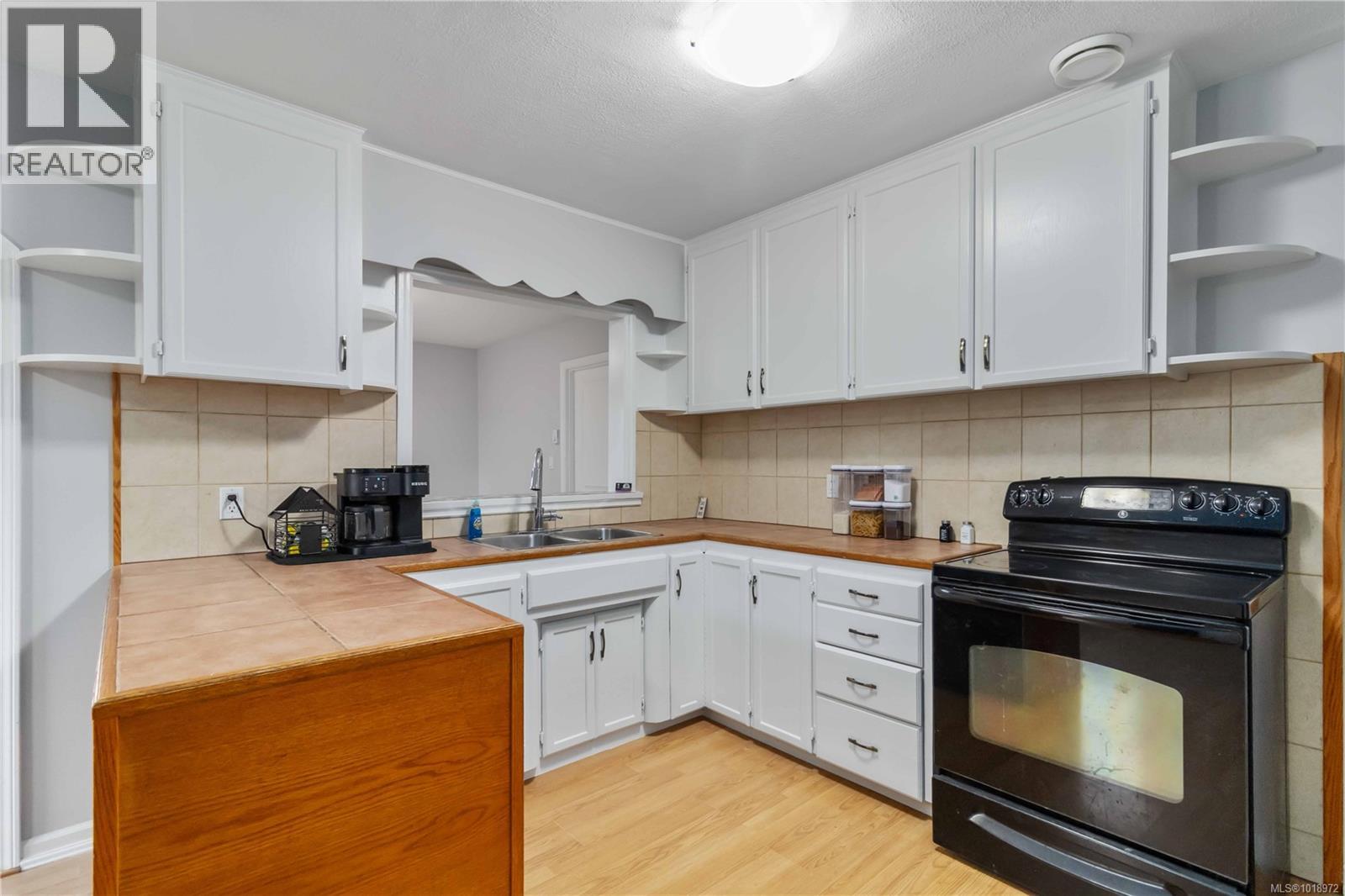 21 Hampton Rd, Saanich, British Columbia  V8Z 1G5 - Photo 10 - 1018972