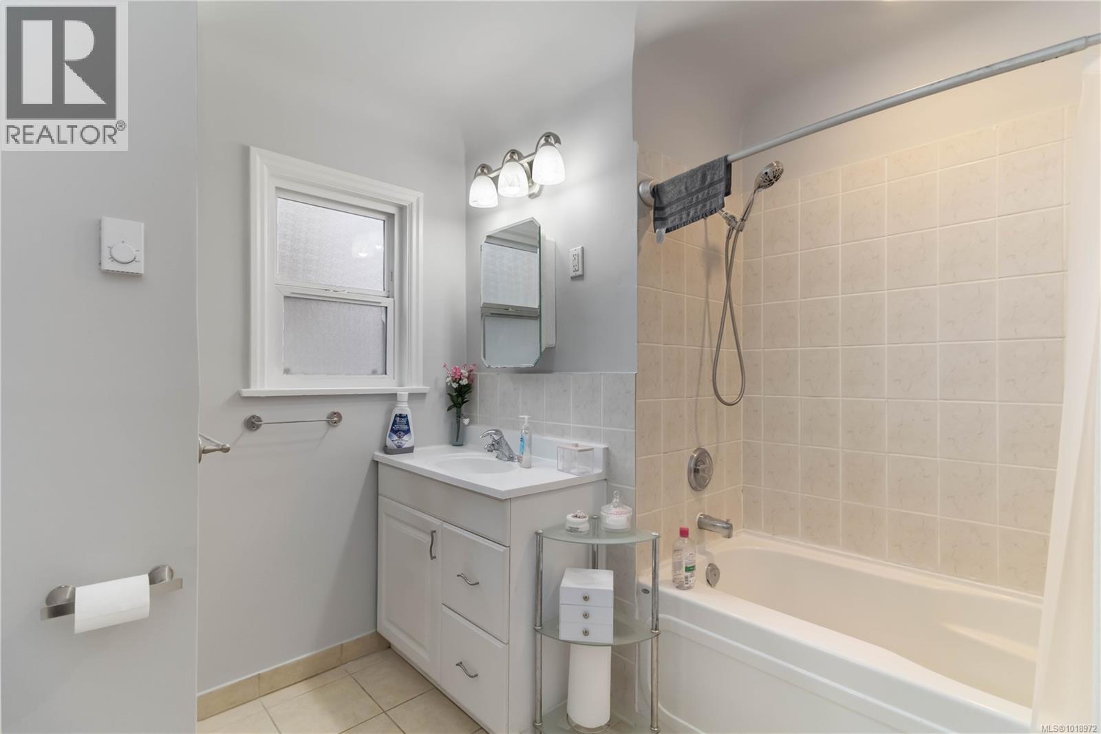 21 Hampton Rd, Saanich, British Columbia  V8Z 1G5 - Photo 24 - 1018972