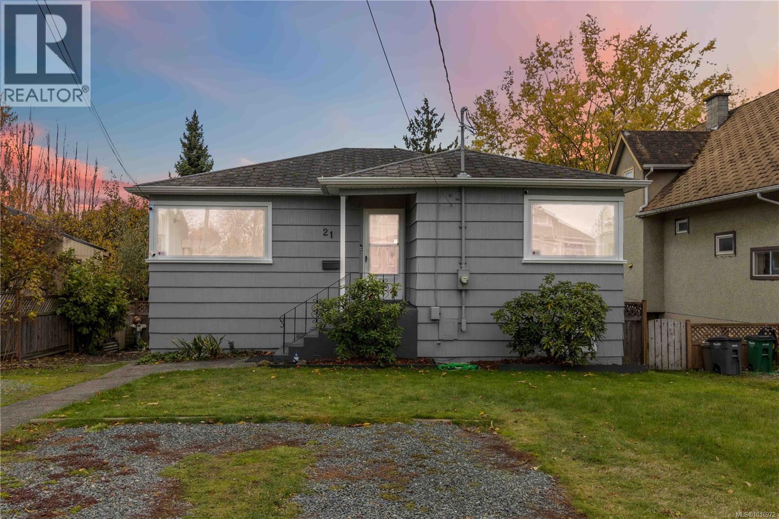 21 Hampton Rd, Saanich, British Columbia  V8Z 1G5 - Photo 1 - 1018972