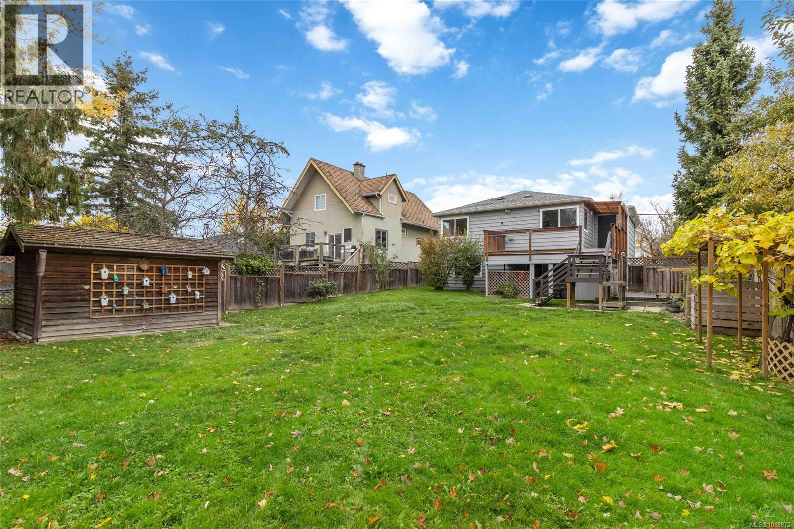 21 Hampton Rd, Saanich, British Columbia  V8Z 1G5 - Photo 4 - 1018972