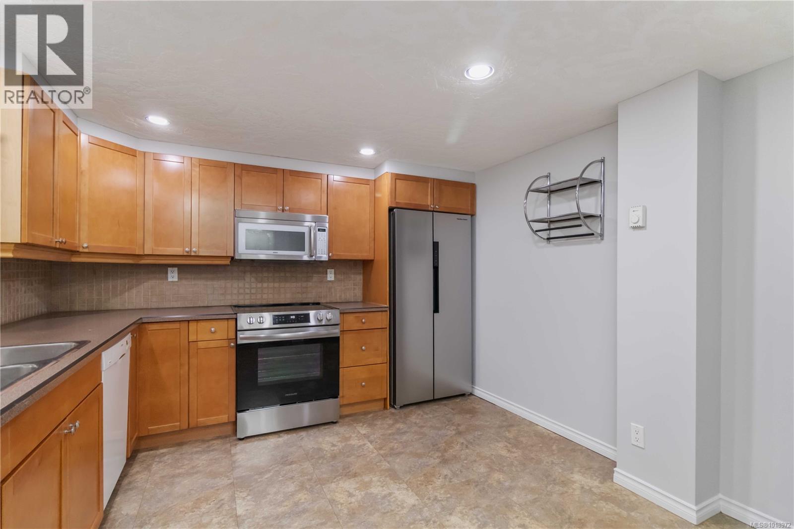 21 Hampton Rd, Saanich, British Columbia  V8Z 1G5 - Photo 34 - 1018972