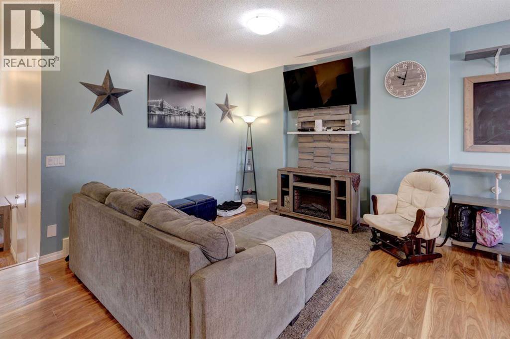 468 Hillcrest Circle Sw, Airdrie, Alberta  T4B 4B3 - Photo 9 - A2262525