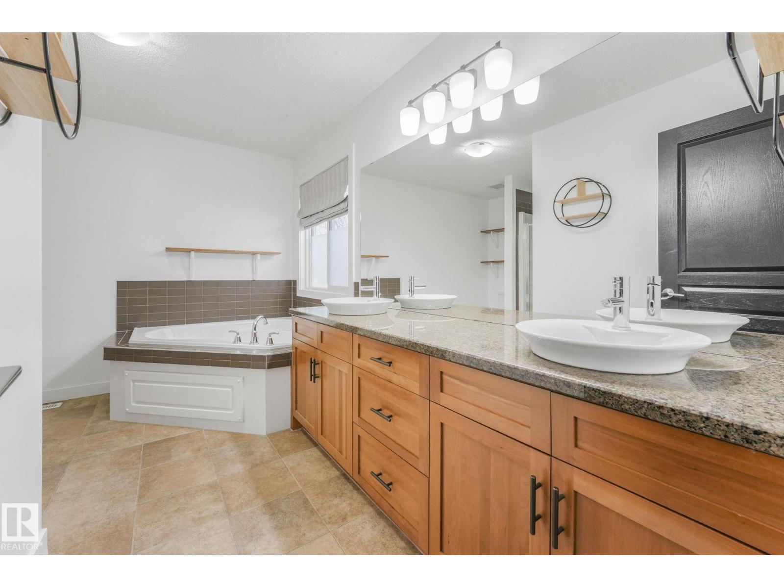 8827 180 Av Nw, Edmonton, Alberta  T5Z 0C4 - Photo 61 - E4465146