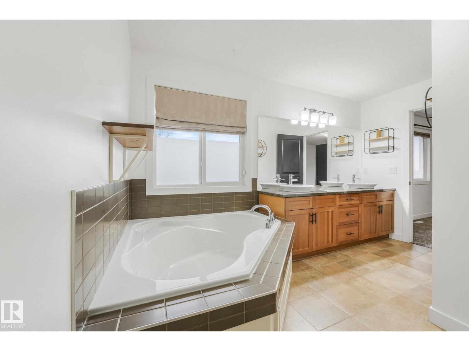 8827 180 Av Nw, Edmonton, Alberta  T5Z 0C4 - Photo 63 - E4465146