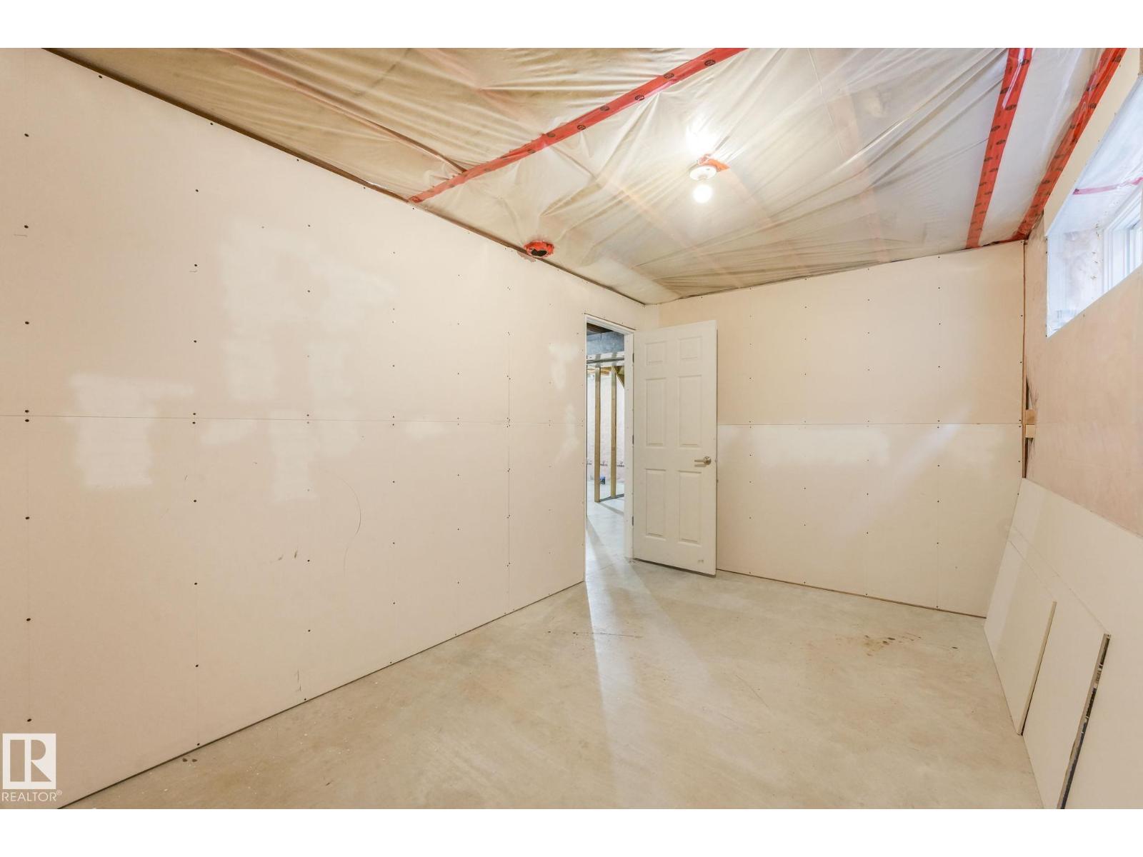 8827 180 Av Nw, Edmonton, Alberta  T5Z 0C4 - Photo 70 - E4465146