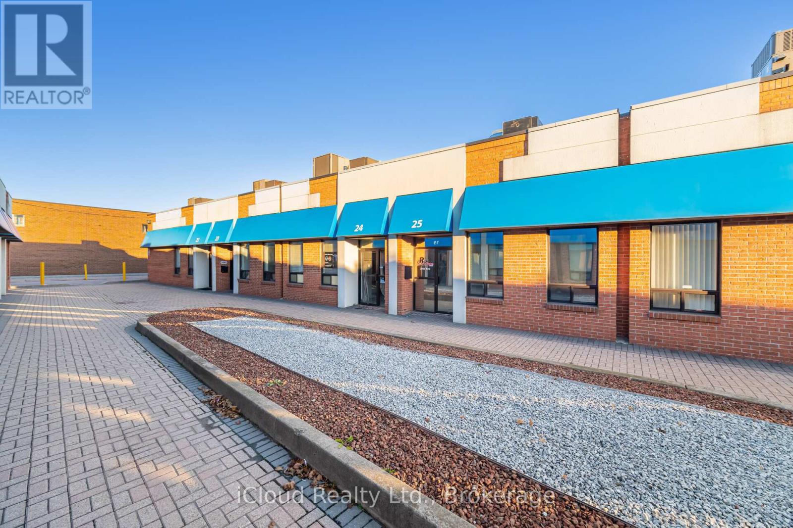 25 - 6033 Shawson Drive, Mississauga, Ontario L5T 1H8 - Photo 3 - W12485128