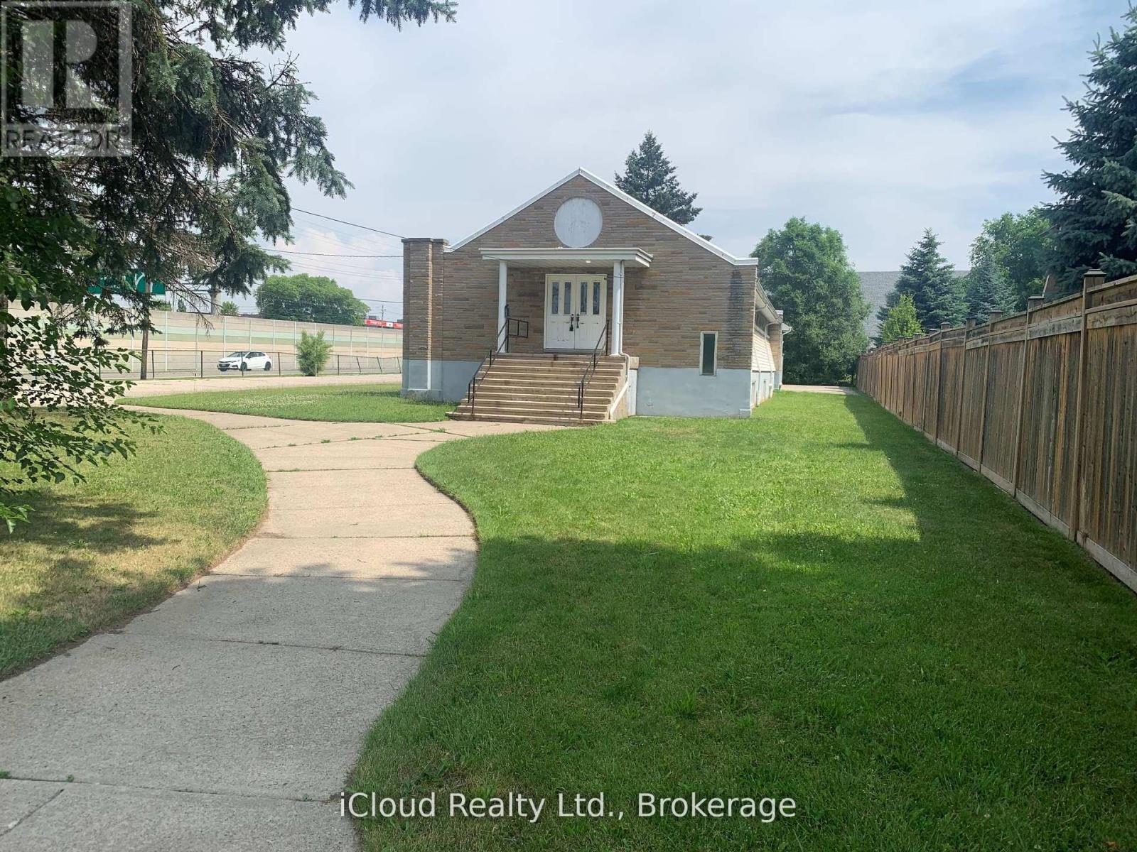 1649 Crediton Parkway, Mississauga, Ontario L5G 3X2 - Photo 1 - W12486166