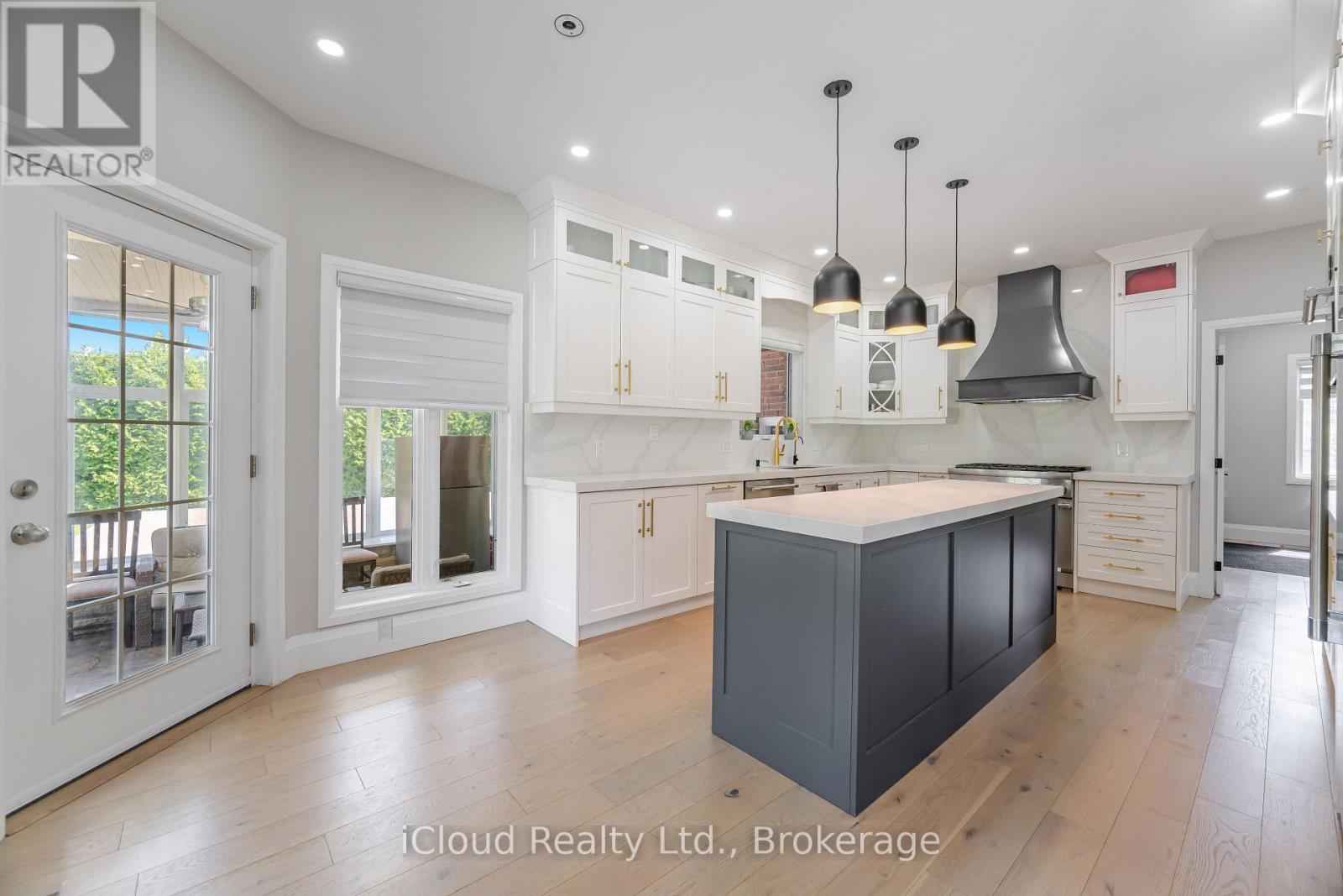 4 Deer View Ridge, Puslinch, Ontario  N1H 6H9 - Photo 15 - X12414431