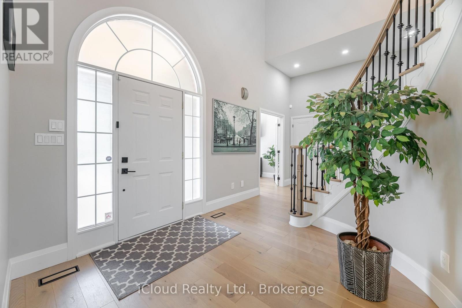 4 Deer View Ridge, Puslinch, Ontario  N1H 6H9 - Photo 7 - X12414431