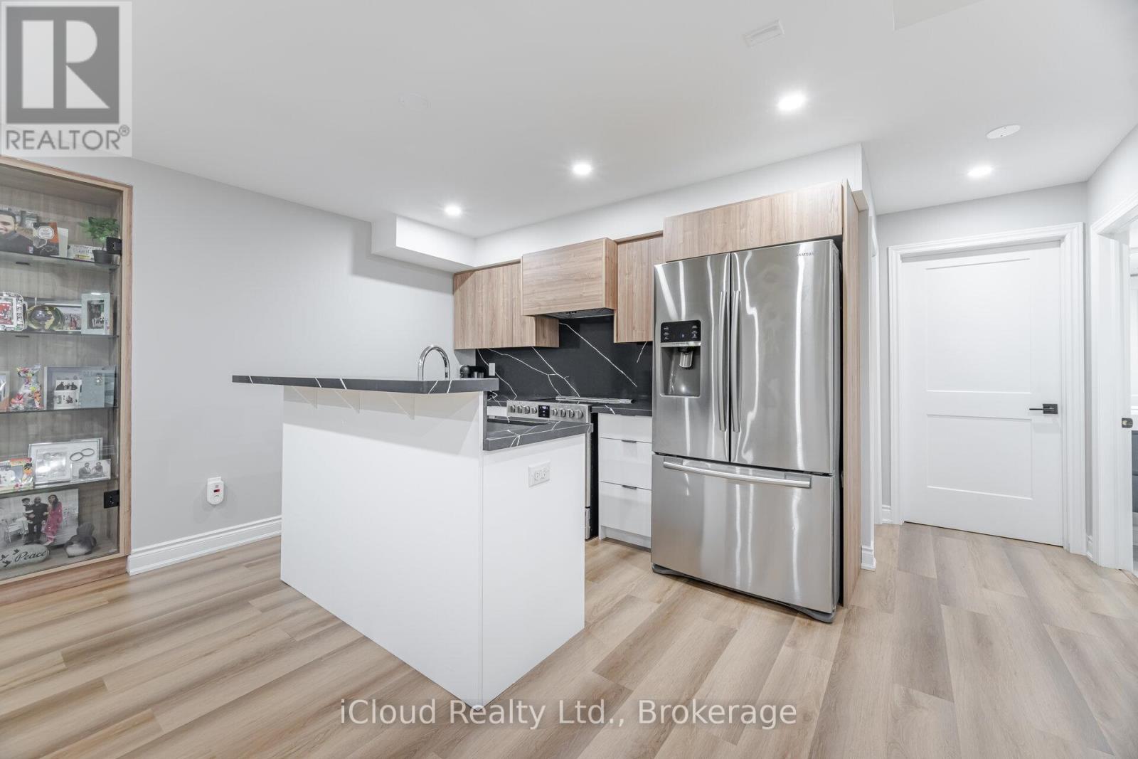 4 Deer View Ridge, Puslinch, Ontario  N1H 6H9 - Photo 37 - X12414431