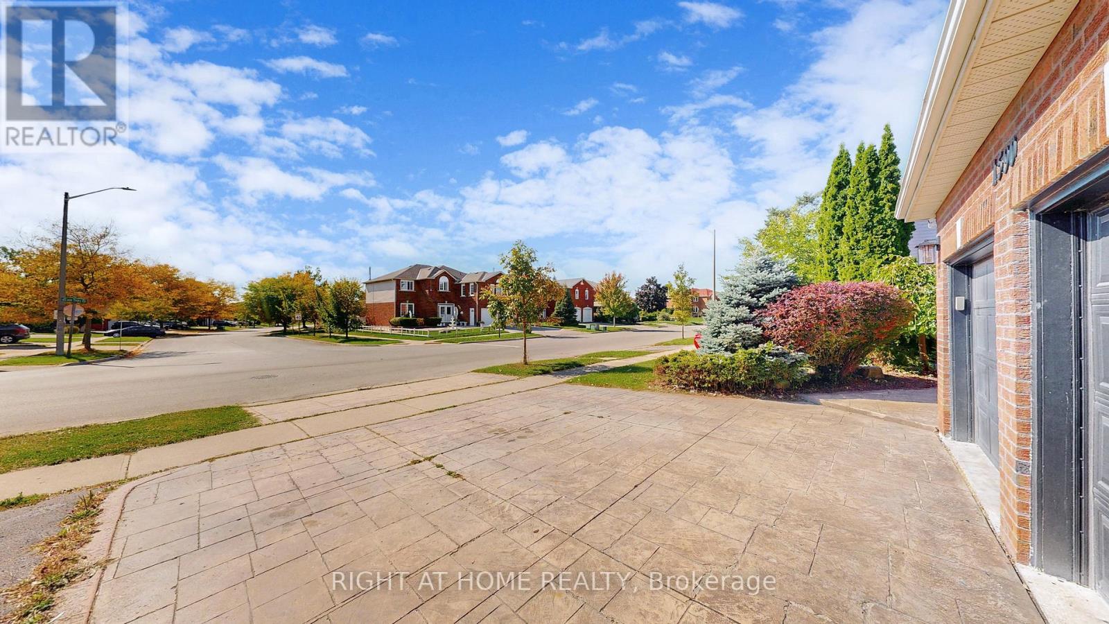 1590 Major Oaks Road, Pickering, Ontario L1X 2G9 - Photo 4 - E12524240