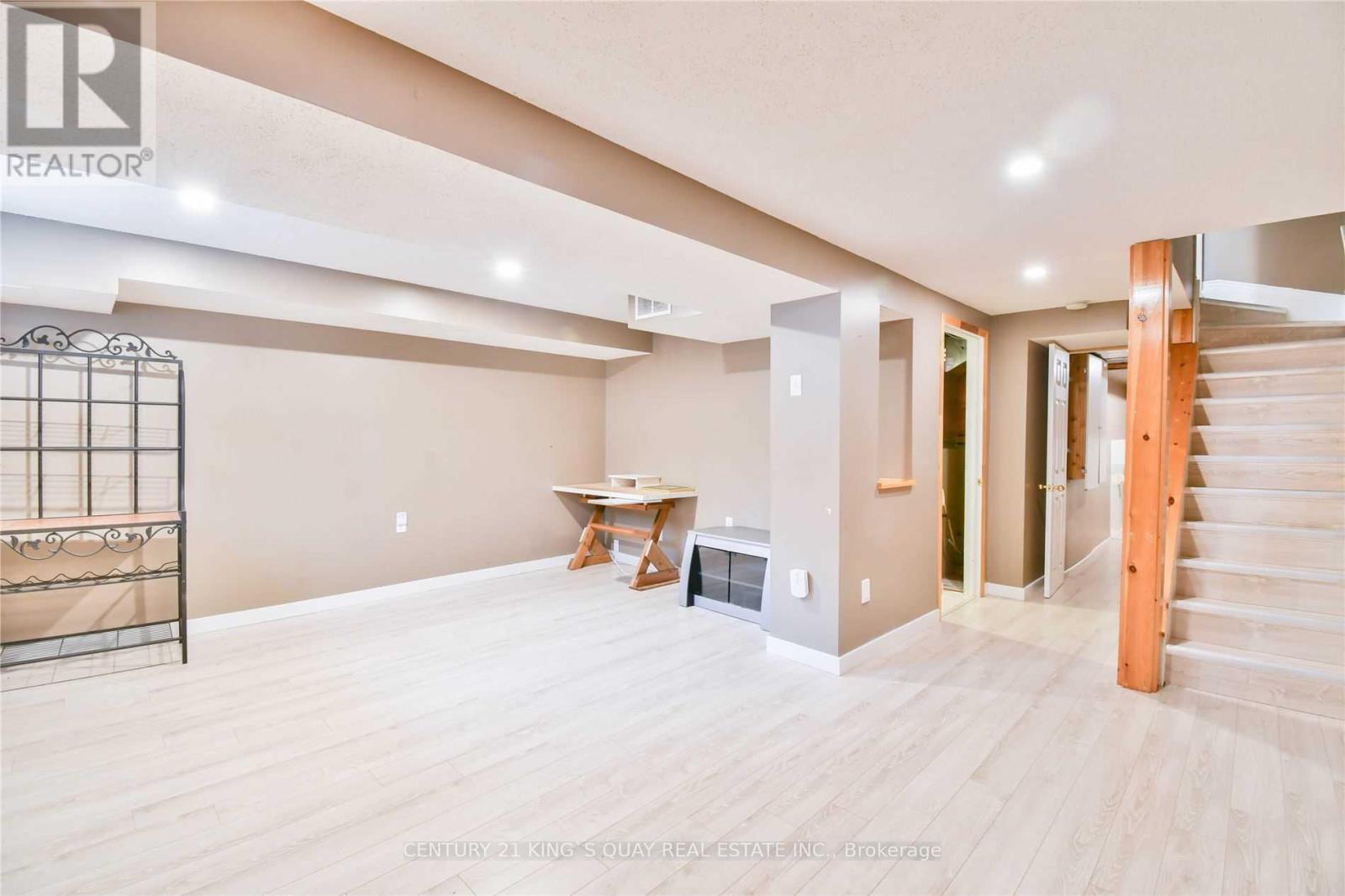 57 Lancaster Court, Georgina, Ontario  L4P 3Z9 - Photo 17 - N12524156