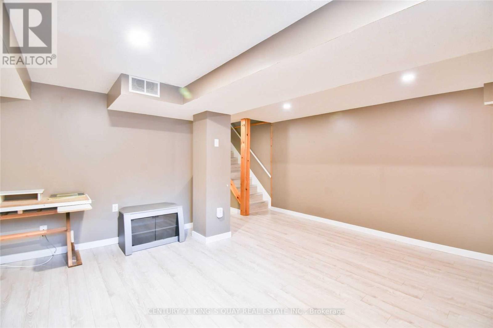 57 Lancaster Court, Georgina, Ontario  L4P 3Z9 - Photo 18 - N12524156