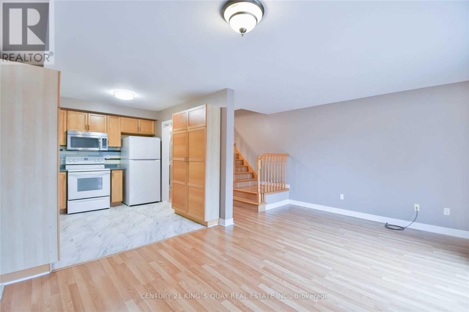 57 Lancaster Court, Georgina, Ontario  L4P 3Z9 - Photo 3 - N12524156