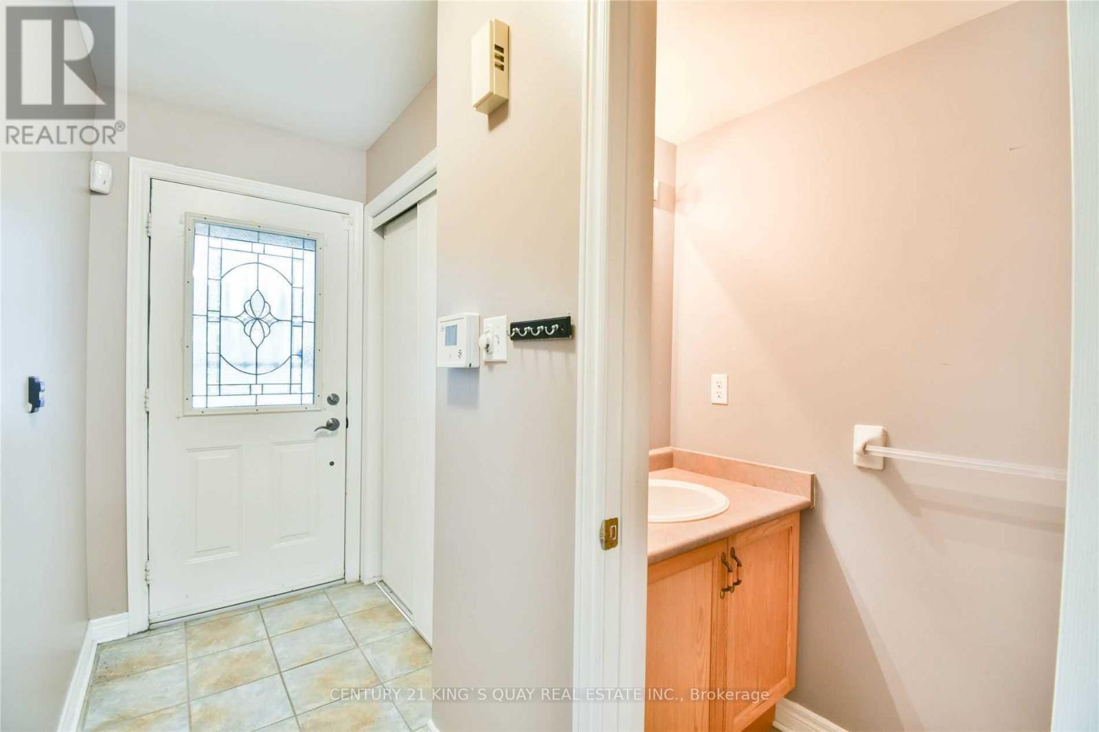 57 Lancaster Court, Georgina, Ontario  L4P 3Z9 - Photo 6 - N12524156