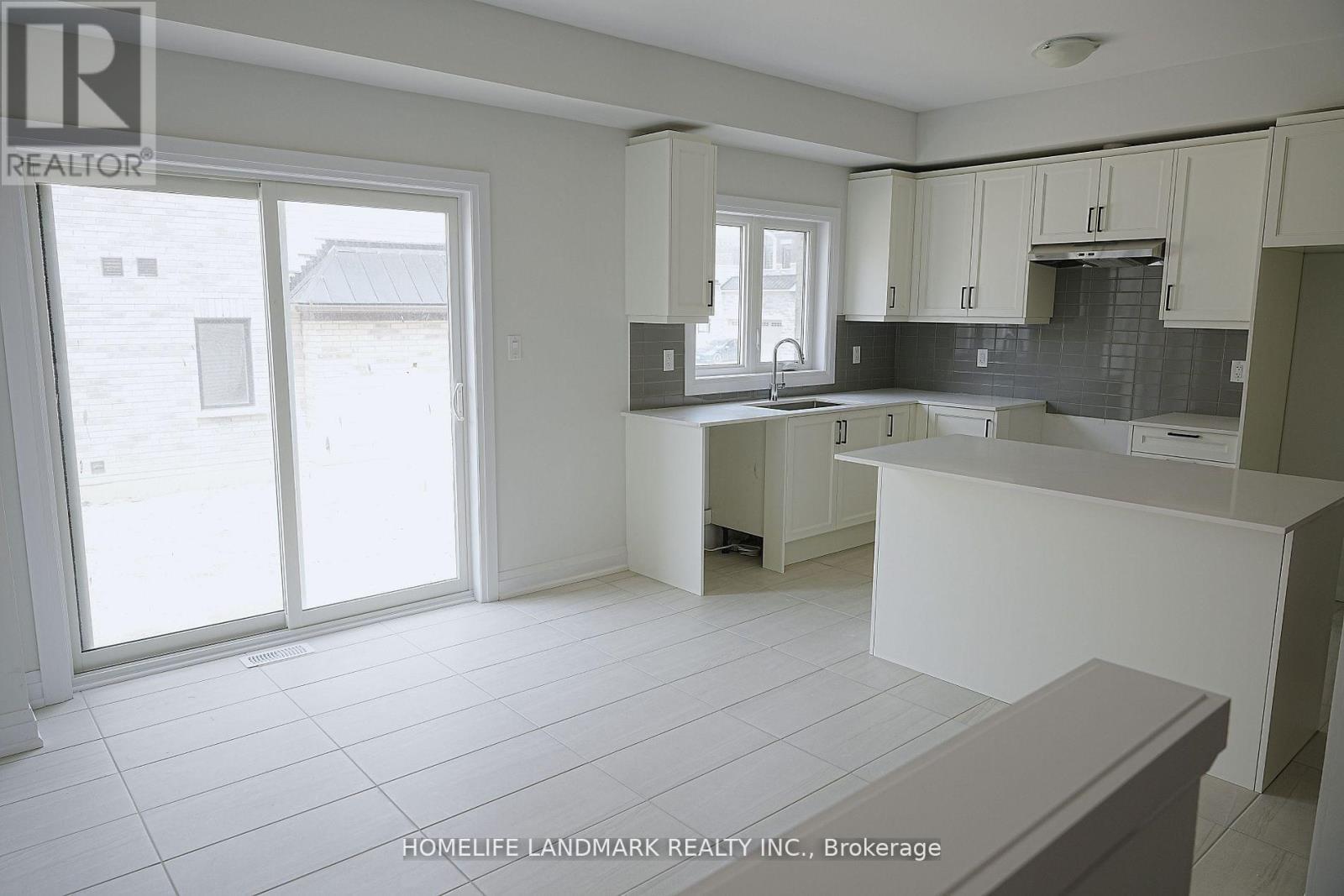 132 Seguin Street, Richmond Hill, Ontario  L4E 1N2 - Photo 3 - N12524176