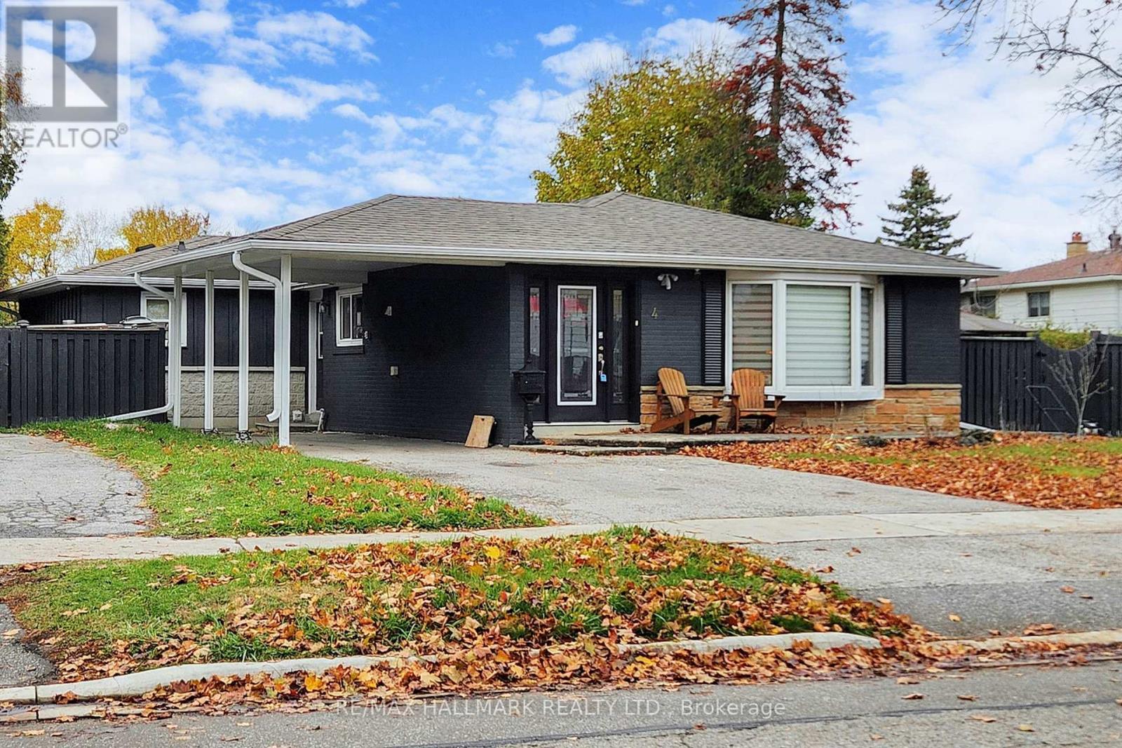 4 DEVINS DRIVE, Aurora, Ontario