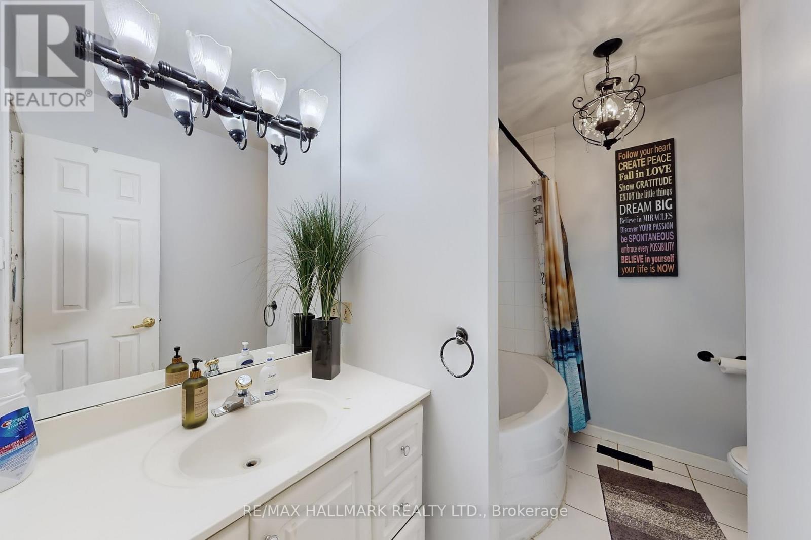 4 Devins Drive, Aurora, Ontario  L4G 2Z1 - Photo 16 - N12524198