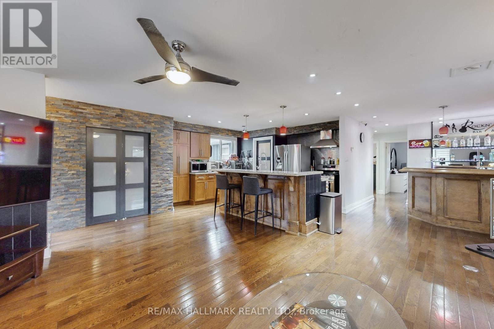 4 Devins Drive, Aurora, Ontario  L4G 2Z1 - Photo 6 - N12524198