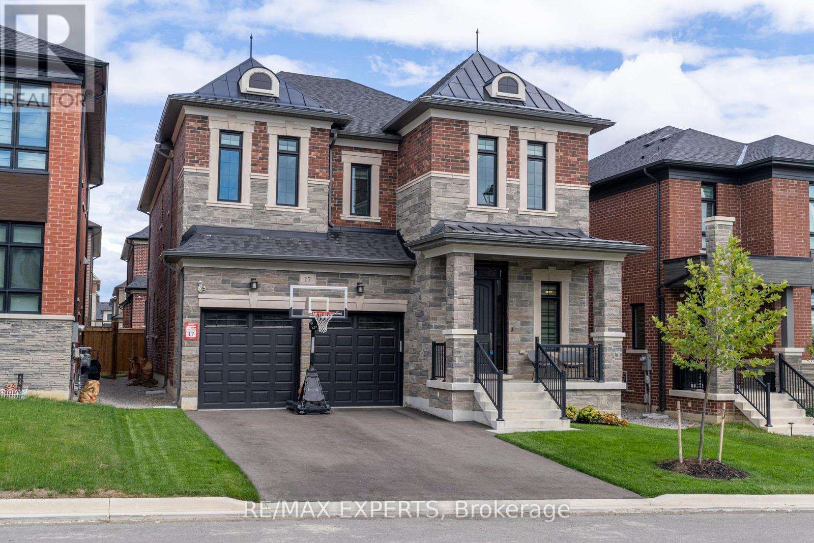 17 KINBURN CRESCENT, Vaughan, Ontario