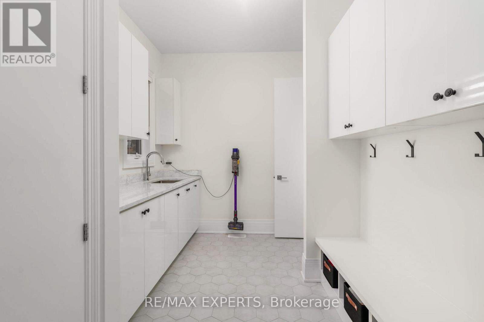 17 Kinburn Crescent, Vaughan, Ontario  L3L 0E9 - Photo 19 - N12524208