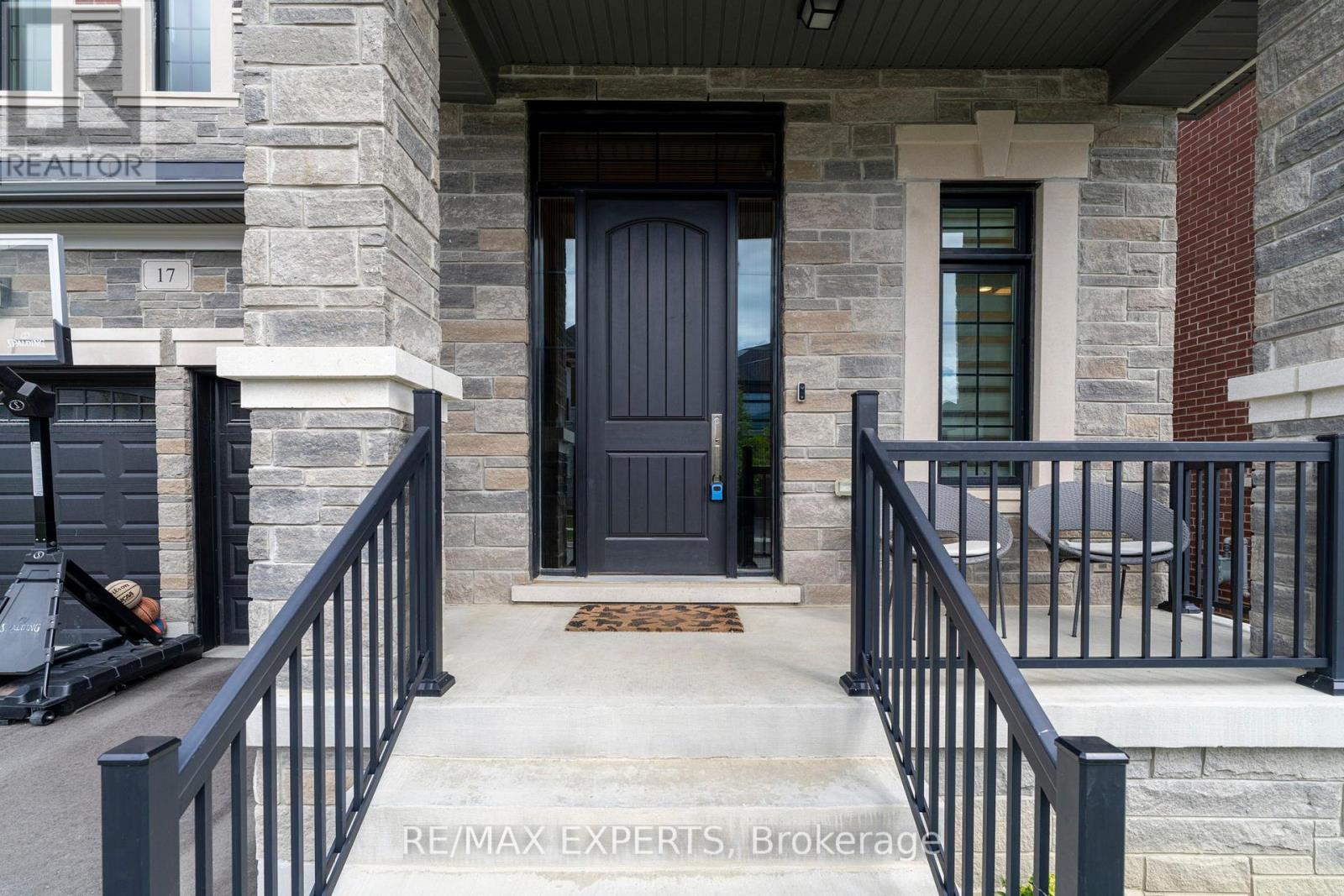 17 Kinburn Crescent, Vaughan, Ontario  L3L 0E9 - Photo 6 - N12524208