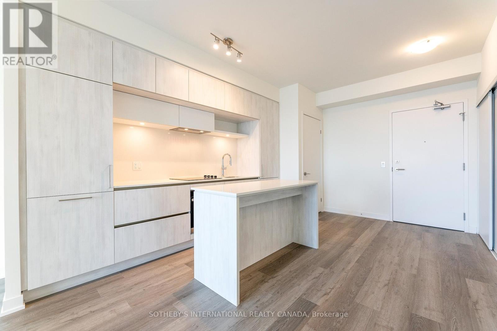 613 - 6 David Eyer Road, Richmond Hill, Ontario  L4S 0N6 - Photo 2 - N12524218