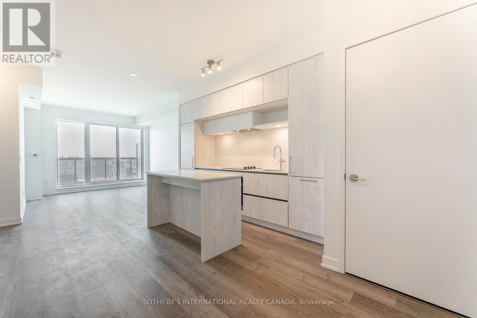 613 - 6 David Eyer Road, Richmond Hill, Ontario  L4S 0N6 - Photo 4 - N12524218