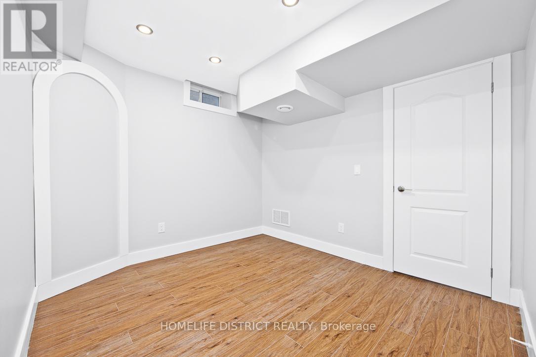 34 Brumstead Drive, Richmond Hill, Ontario  L4E 4Y6 - Photo 11 - N12524230