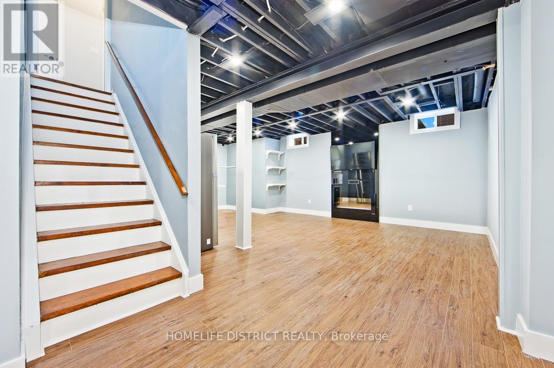 34 Brumstead Drive, Richmond Hill, Ontario  L4E 4Y6 - Photo 3 - N12524230