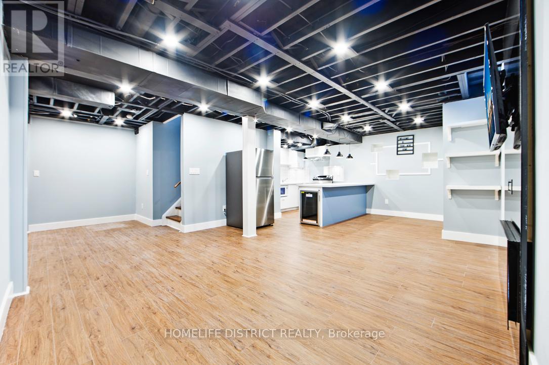 34 Brumstead Drive, Richmond Hill, Ontario  L4E 4Y6 - Photo 4 - N12524230